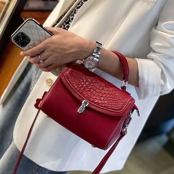 New Women's Simple Elegant Shoulder Messenger Bag