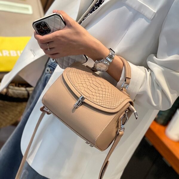 New Women's Simple Elegant Shoulder Messenger Bag