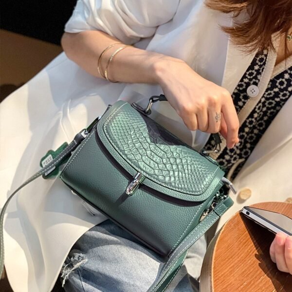 New Women's Simple Elegant Shoulder Messenger Bag