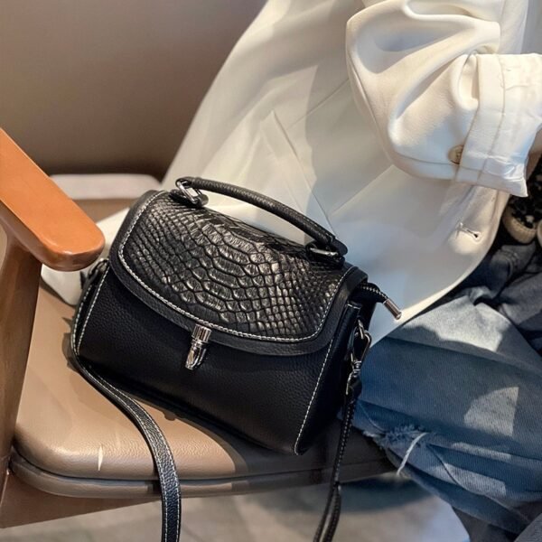 New Women's Simple Elegant Shoulder Messenger Bag