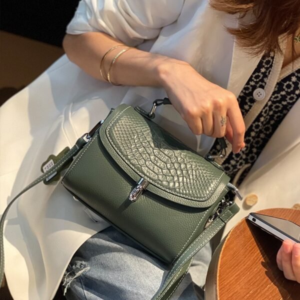 New Women's Simple Elegant Shoulder Messenger Bag
